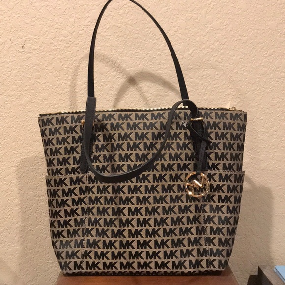 Michael Kors jet set BGE/BLK/BLK tote - Picture 1 of 4